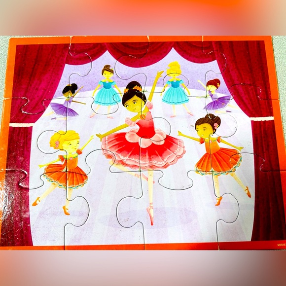 🚦🚦 Bundle 2 puzzles for $12 
Mudpuppy 12 piece Bag Jigsaw Puzzle - Ballerinas - Picture 1 of 8